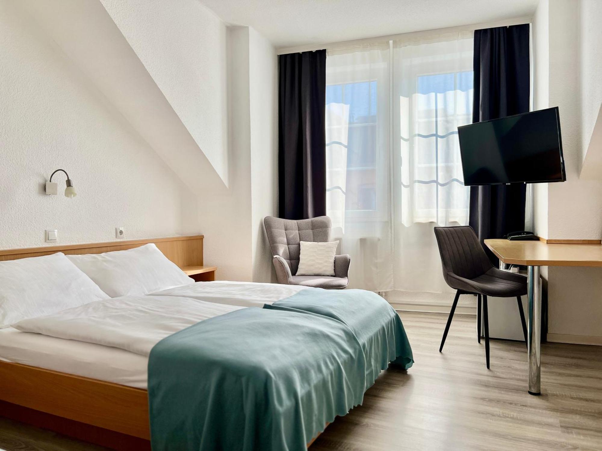 City Hotel Нойвид Экстерьер фото